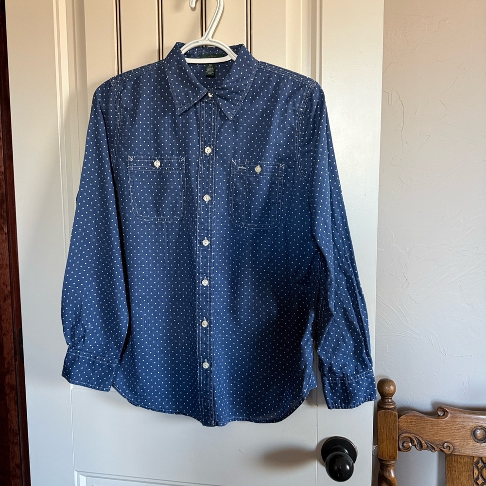 Ralph Lauren Blue and White Button Down Shirt in Very Good Condition. - Picture 7 of 7